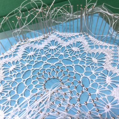 Torchon lace by Yvette. Pattern designed by Annie Vancraeynest